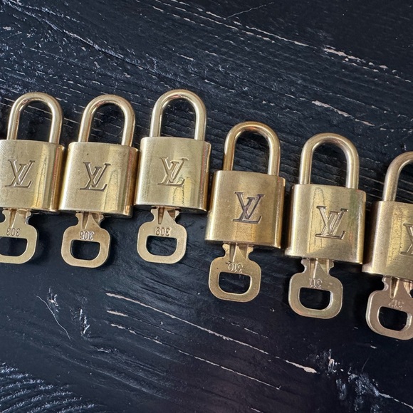 Authentic Louis Vuitton lock and keys. - Picture 5 of 7